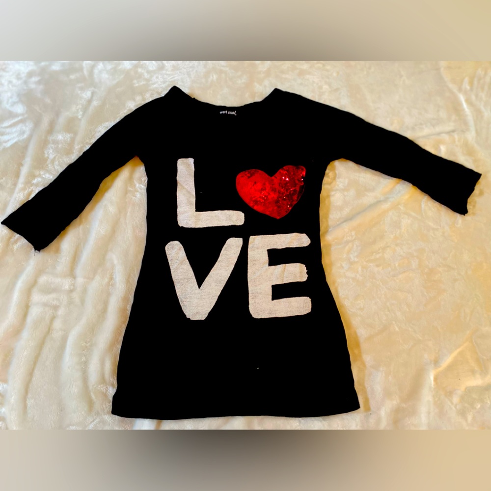 L♥️VE shirt - Wet seal size small